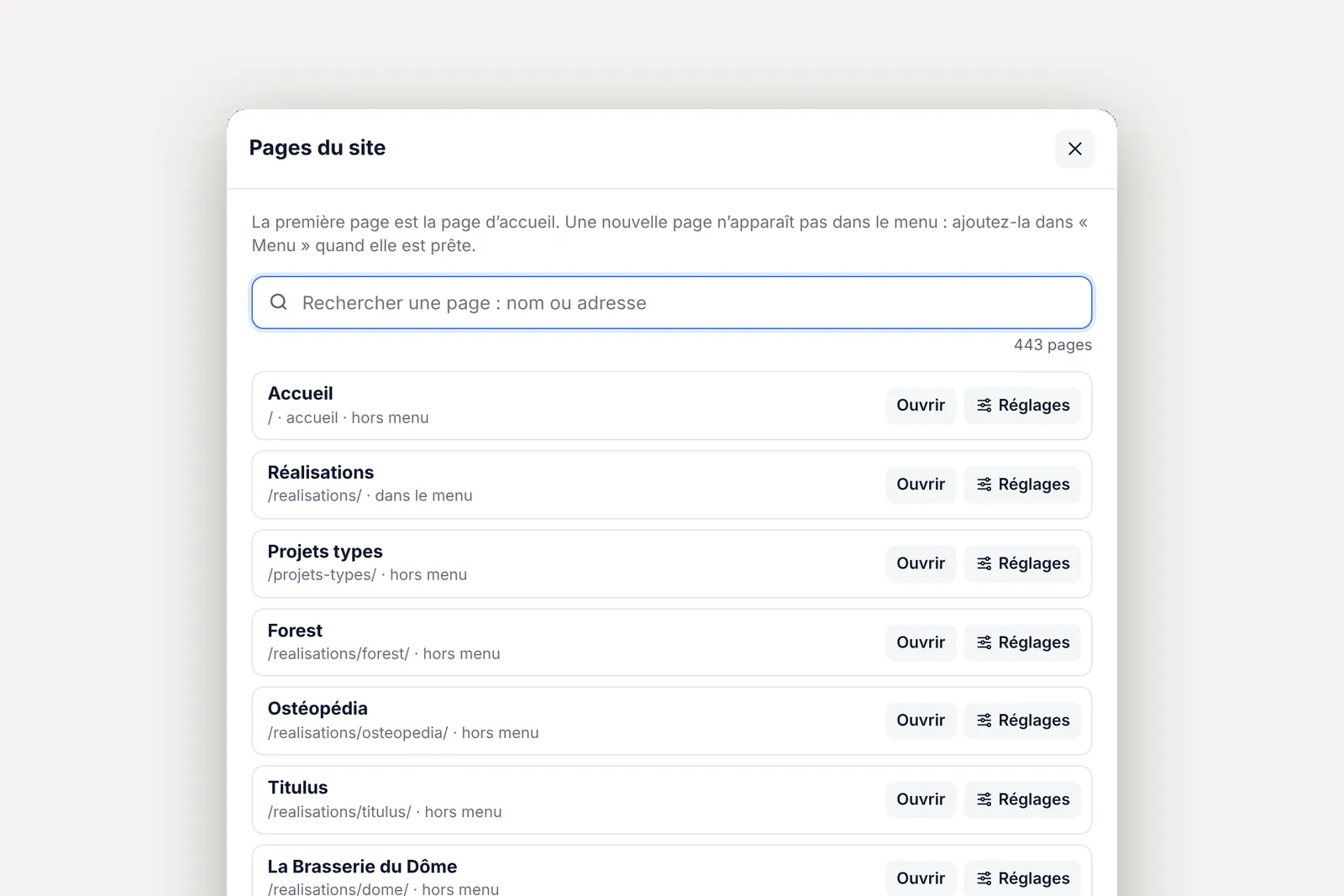 Liste des pages du site dans l’éditeur Web World, avec Ouvrir et Réglages pour chacune